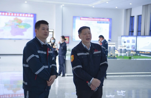 黃智華、王大真一行到新疆宜化和新疆宜化礦業(yè)現(xiàn)場調(diào)研(圖3)