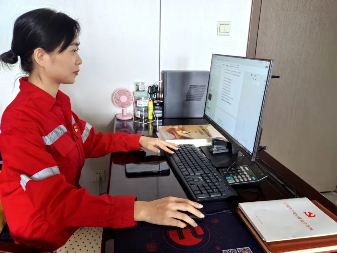 【宜化榜樣】化機公司李丹:提升素質(zhì)強技能,勇于奉獻顯擔當(圖2) 【宜化榜樣】化機公司李丹:提升素質(zhì)強技能,勇于奉獻顯擔當(圖2)