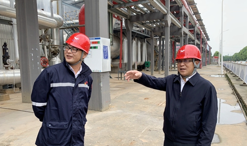 王大真到松滋肥業、楚星公司和宜化新材料現場辦公