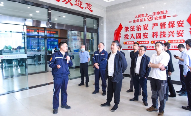 湖北省地方金融監(jiān)督管理局副局長陳寬宏帶隊到宜化新疆區(qū)域公司考察調研